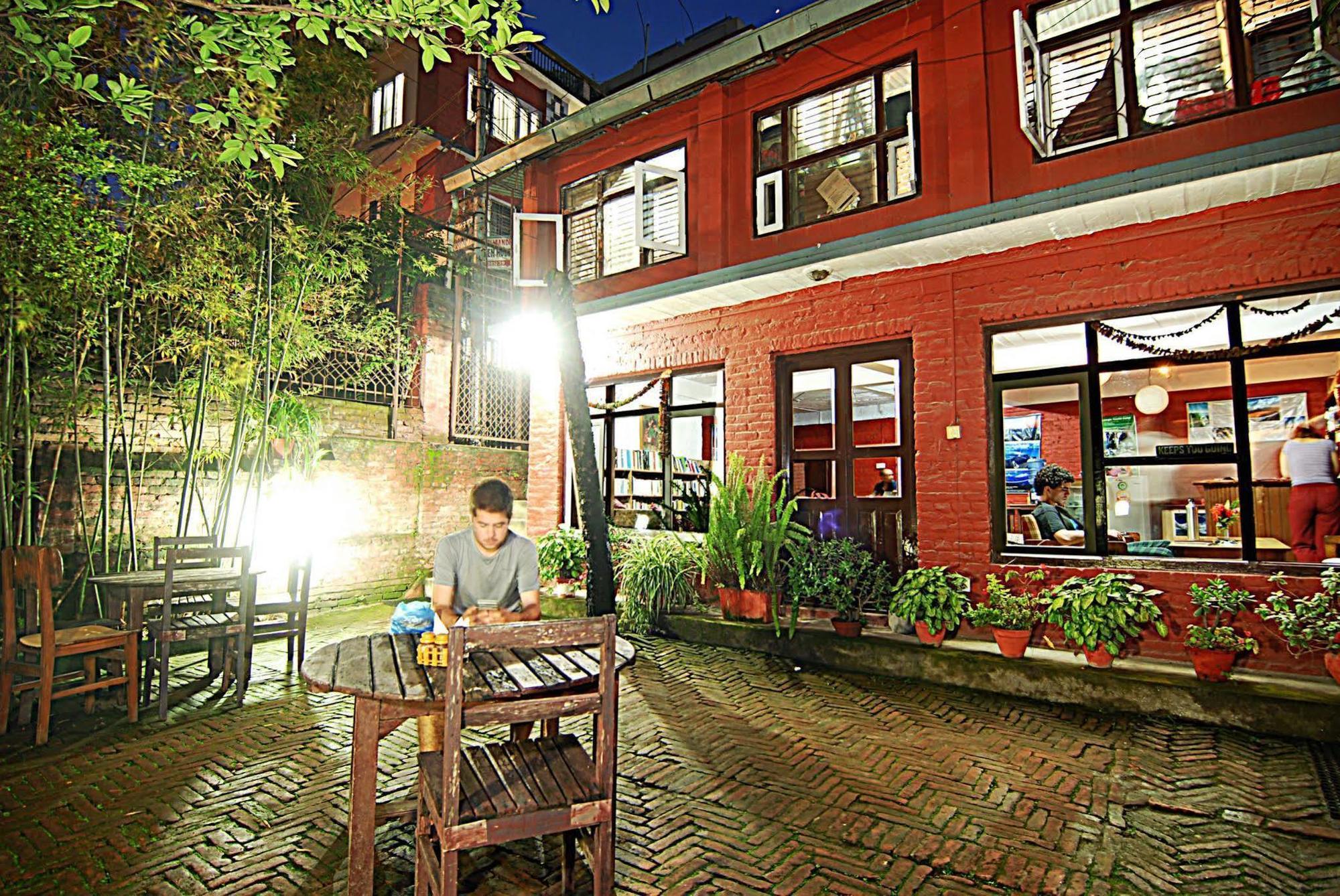 Kathmandu Garden House Hotell Exteriör bild